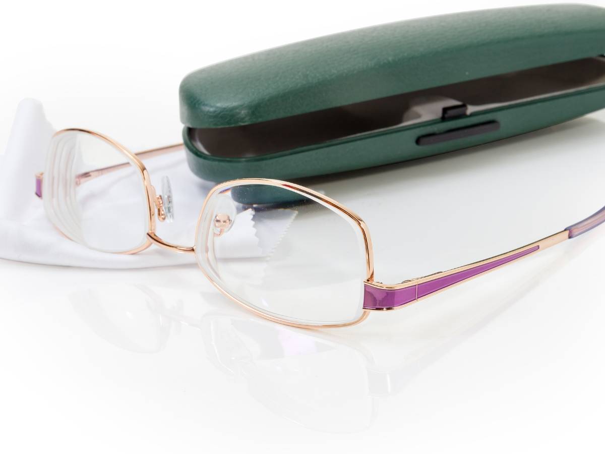 Oprawy okularów. Obrazek w artykule Oprawki tytanowe. Czy warto inwestować w metalowe oprawki okularów?