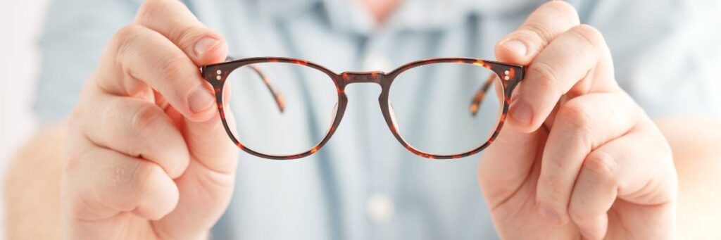 Oprawka okularów. Obrazek w artykule Jak powinny leżeć okulary za uchem? Podajemy proste sposoby na dobranie okularów